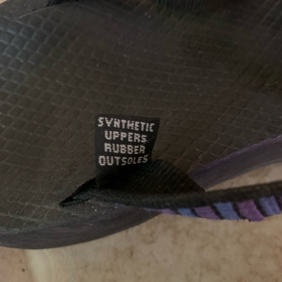 Multicolored chaco’s, toe strap women’s size 9. Great condition, barely worn - Picture 1 of 4